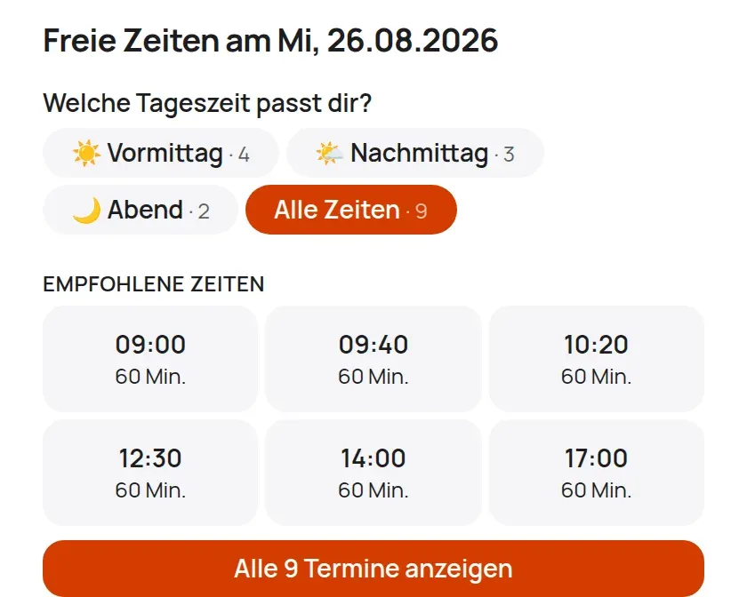 Freie Zeiten eines Tages mit Tageszeit-Filter und empfohlenen Uhrzeiten, darunter der Knopf „Alle 9 Termine anzeigen“.