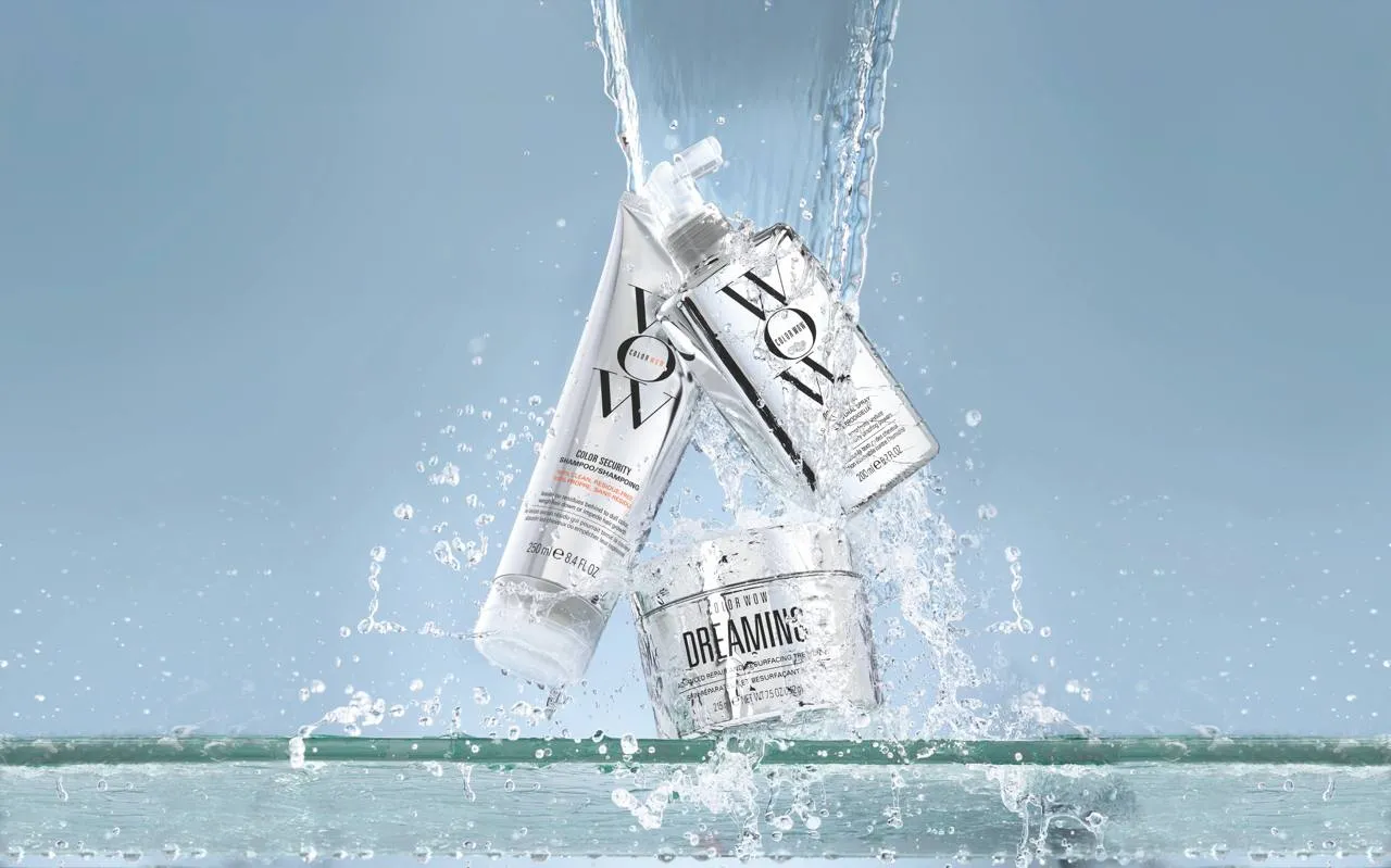 Color Security Shampoo, Conditioner und Dreaming Treatment von Color Wow im Wasserschwall